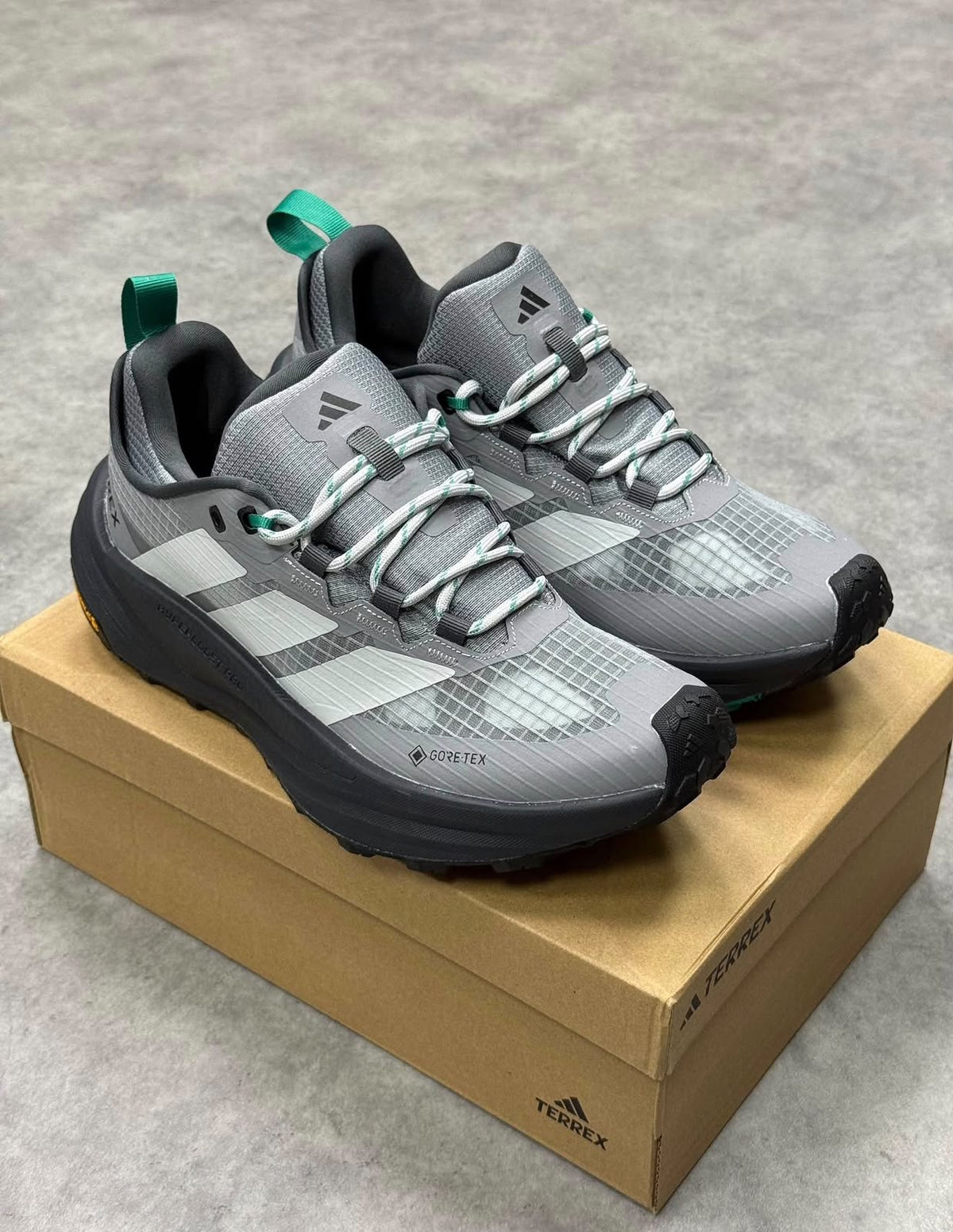 ADIDAS TERREX HIKER 3 LOW GORETEX GREY