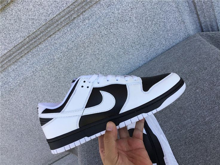 NIKE SB DUNK LOW REVERSE PANDA