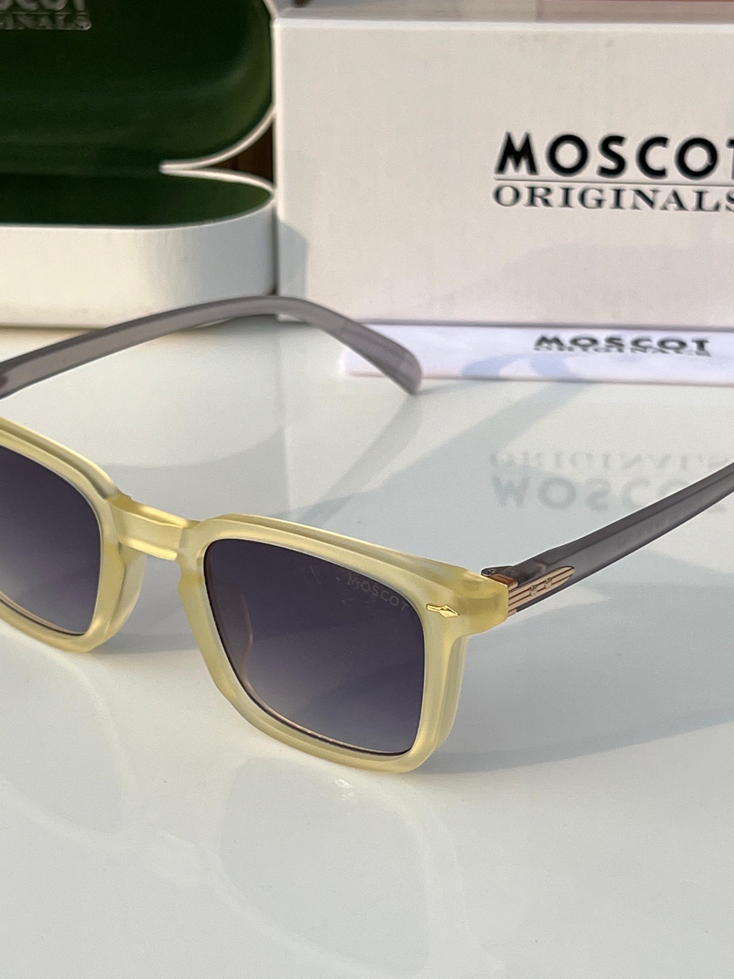 MOSCOT