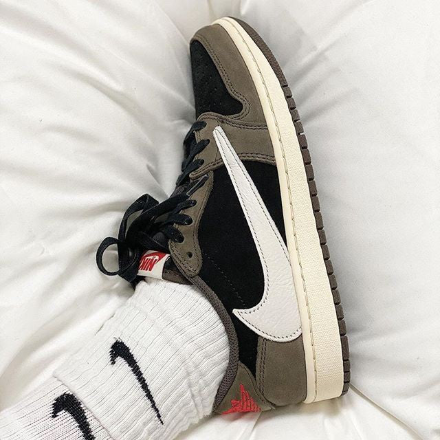 TRAVIS SCOTT x AIR JORDAN 1 LOW MOCHA