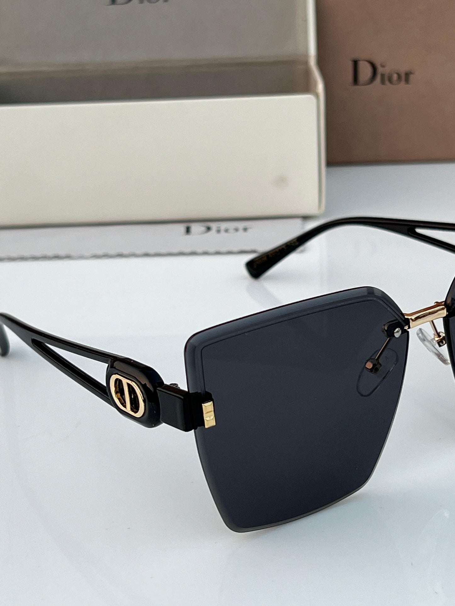 DIOR PREMIUM SUNGLASS