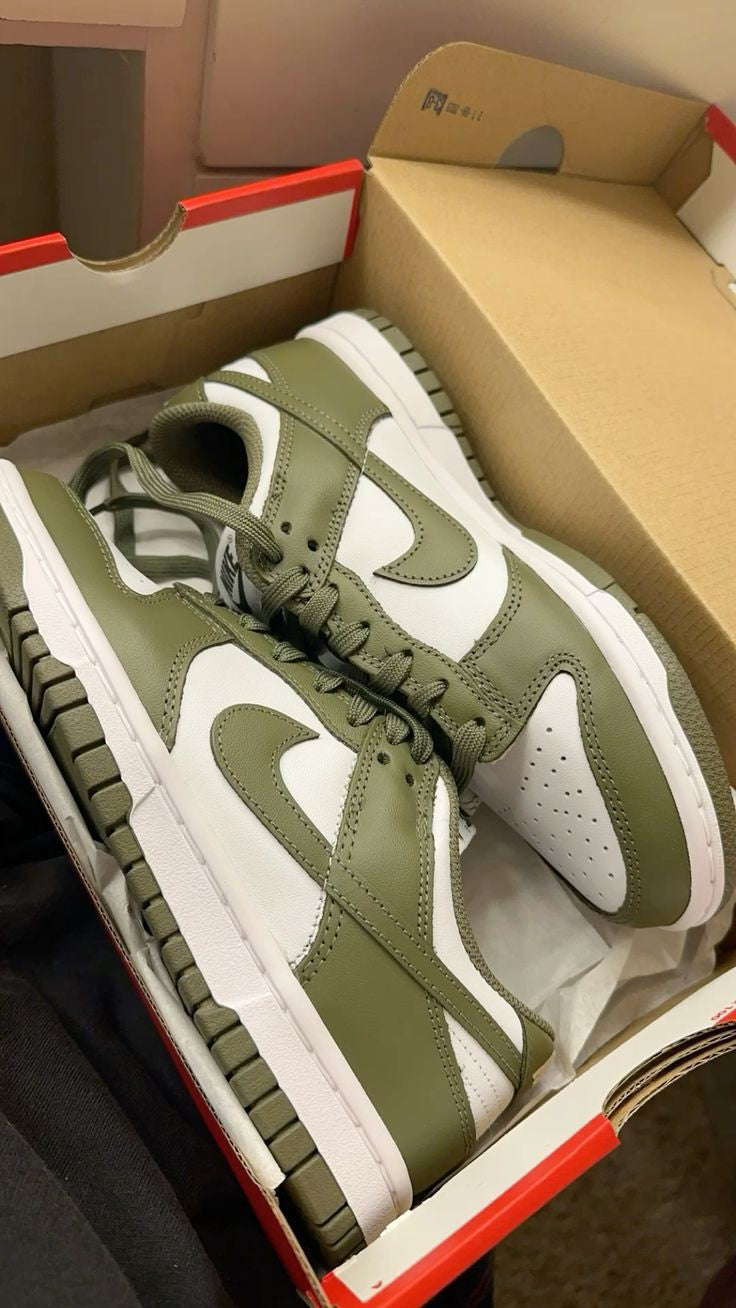 NIKE SB DUNK LOW MEDIUM OLIVE