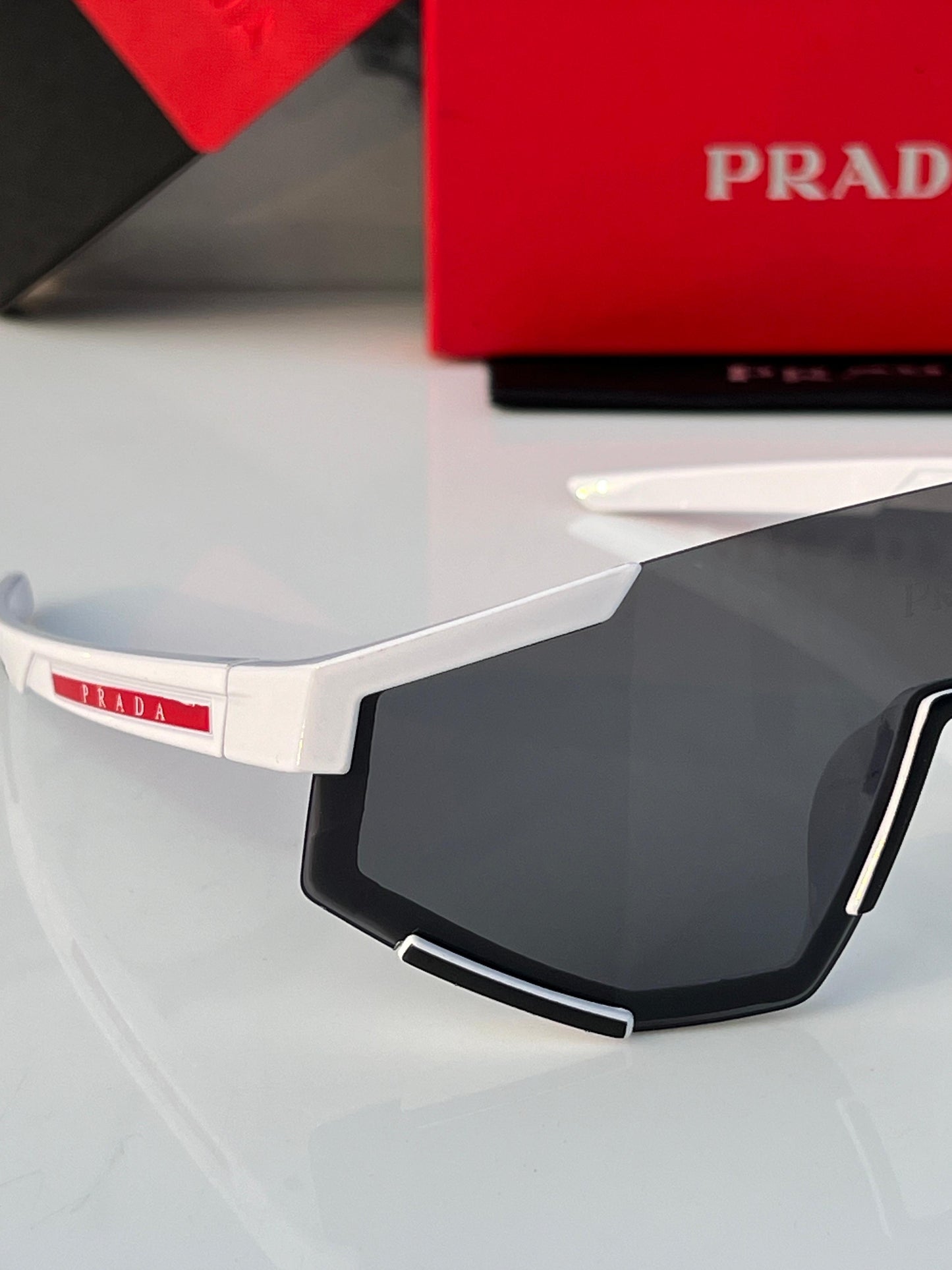 PRADA PREMIUM SUNGLASS