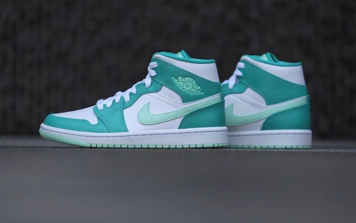 AIR JORDAN 1 MID MARINE GREEN