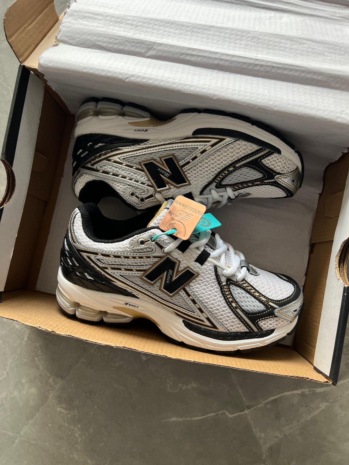 NEW BALANCE 1906R METALLIC GOLD/WHITE