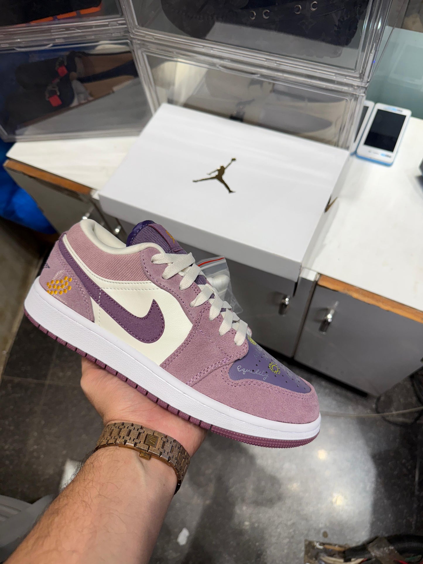 NIKE AIR JORDAN 1 LOW UNITY