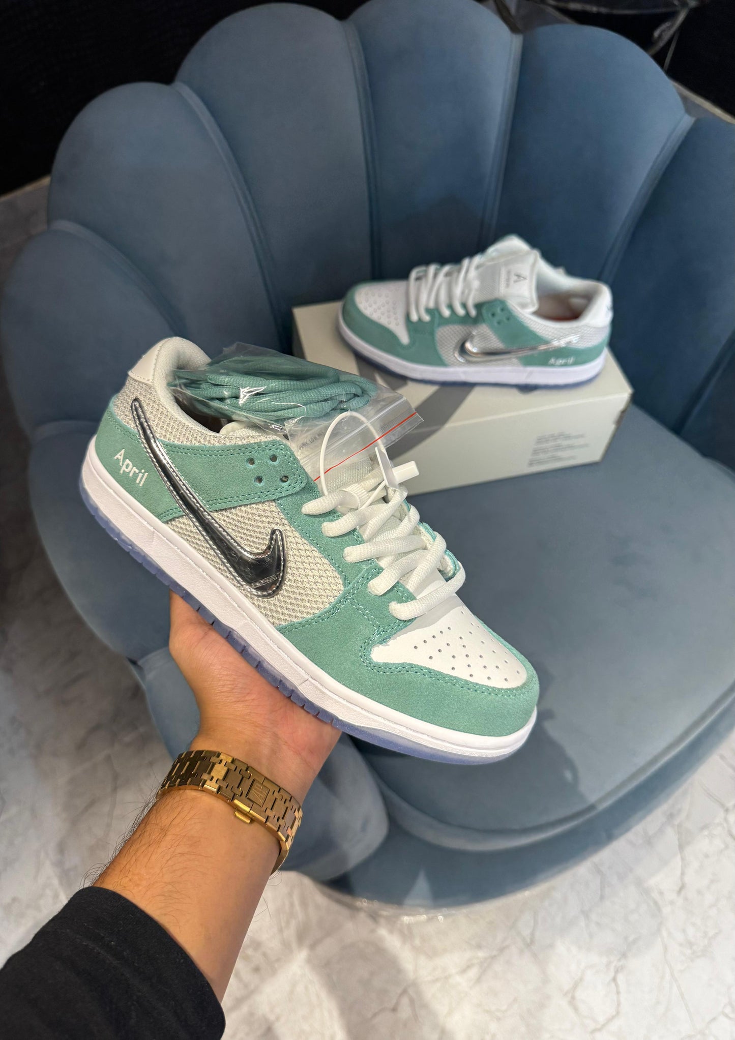 NIKE SB DUNK LOW SKATE BOARD APRIL