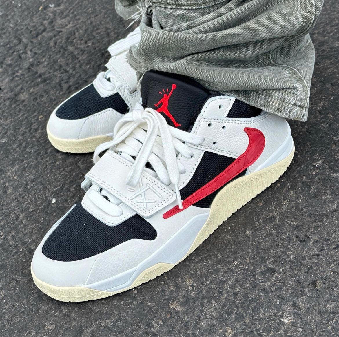 TRAVIS SCOTT X AIR JORDAN JUMPMAN UNIVERSITY RED