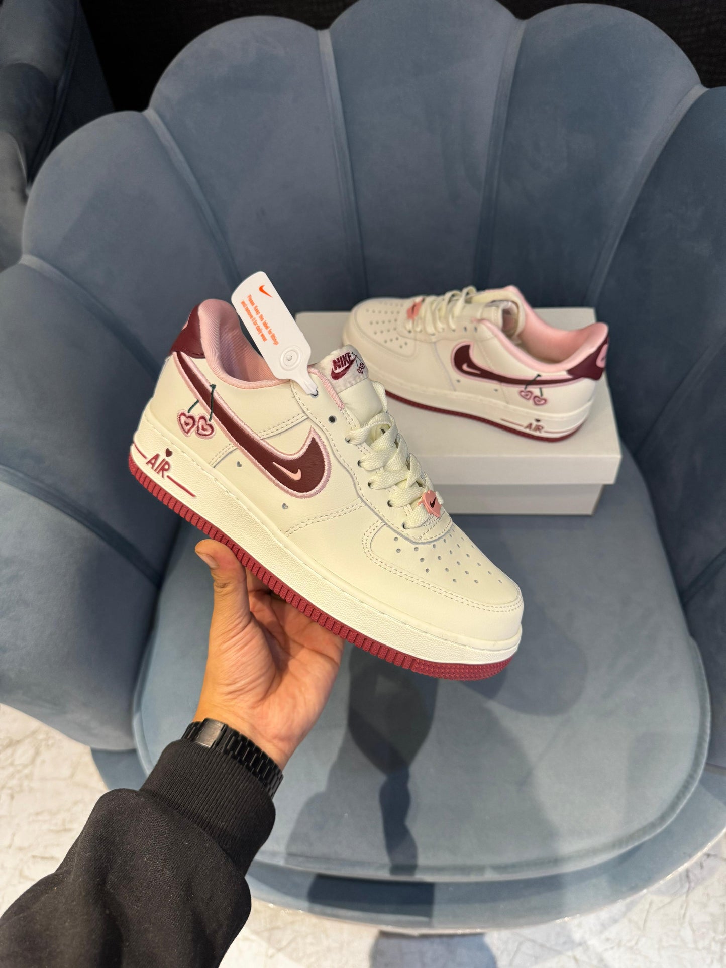 AIRFORCE 1 VALENTINE'S DAY