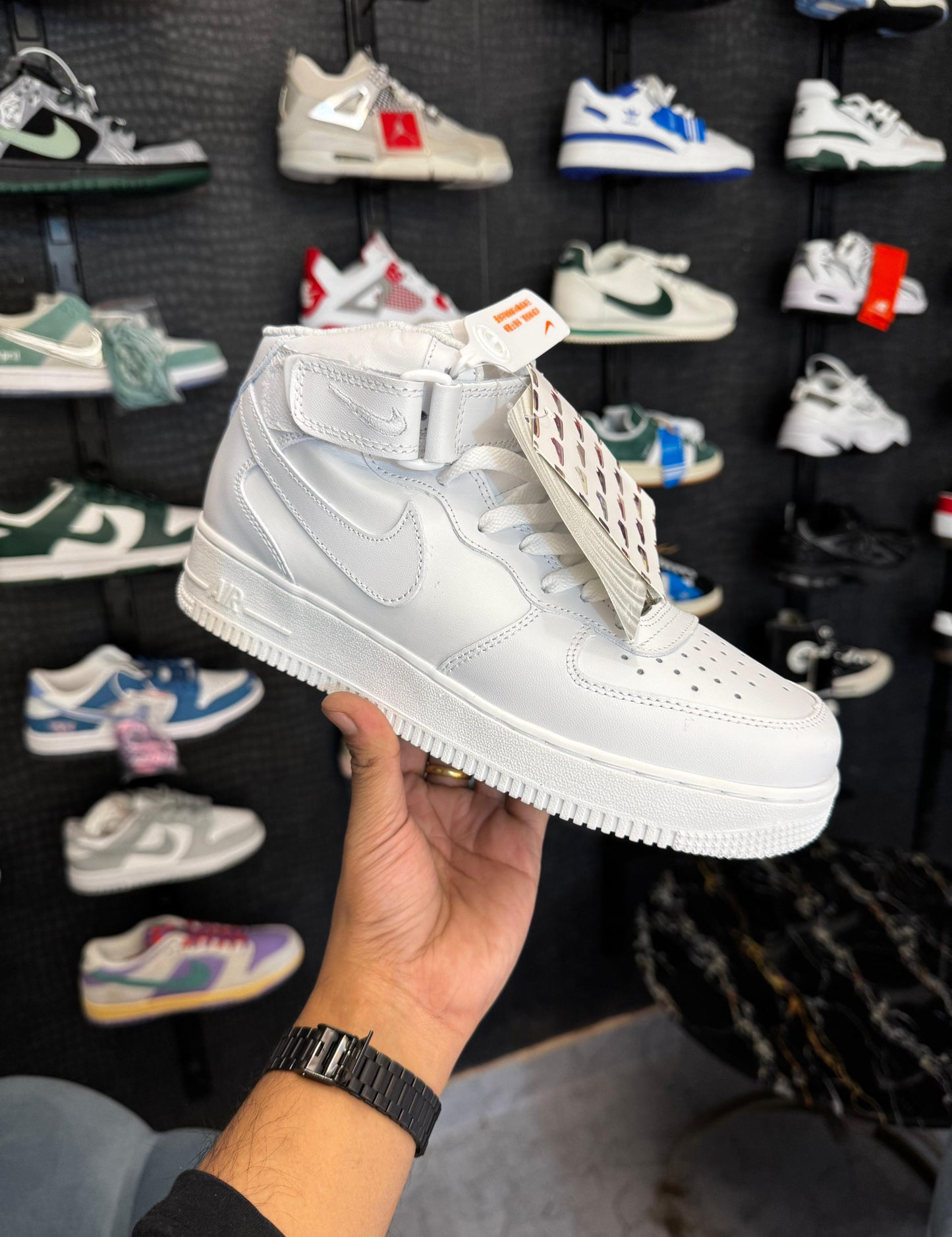 NIKE AIRFORCE 1 MID HIGH