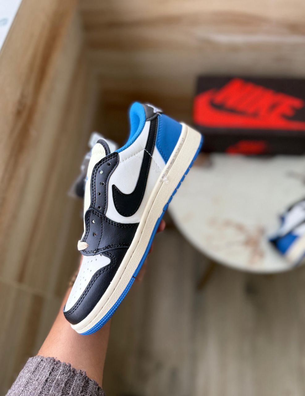 JORDAN 1 LOW FRAGMENT DESIGN X TRAVIS SCOTT