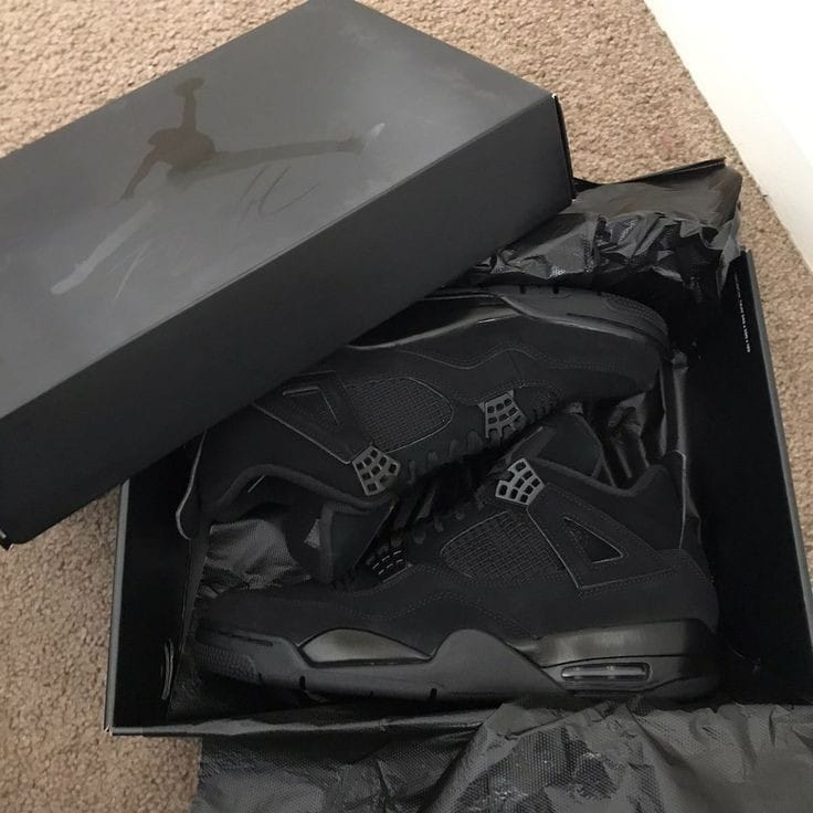 AIR JORDAN RETRO 4 BLACK CAT U.A