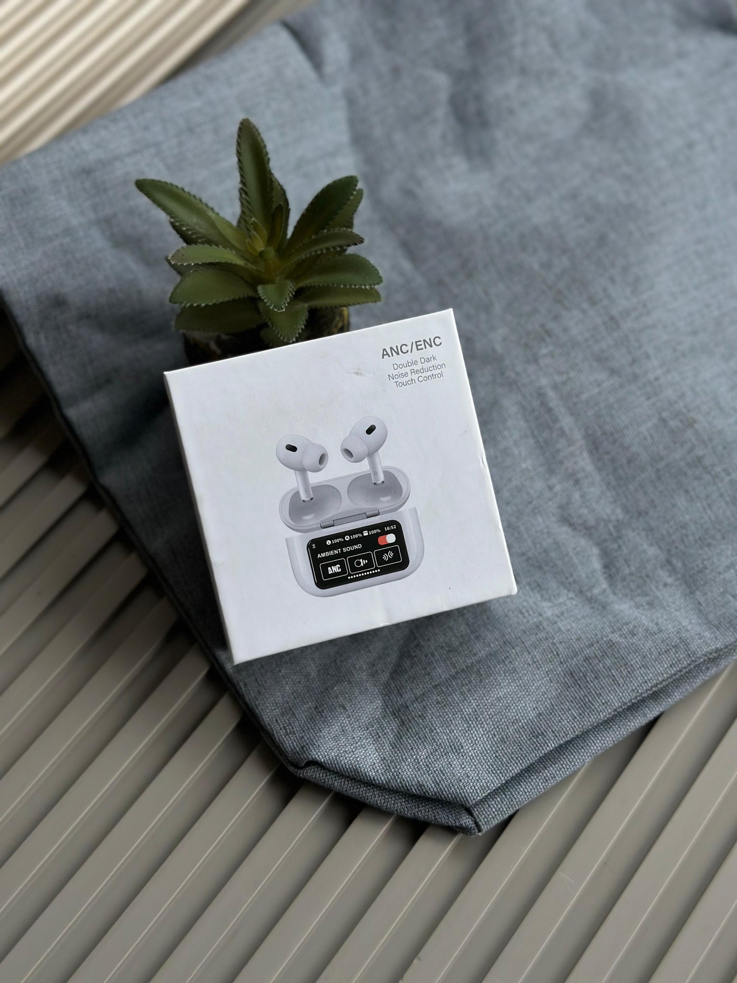 APPLE AIRPODS PRO DISPLAY WITH CASE