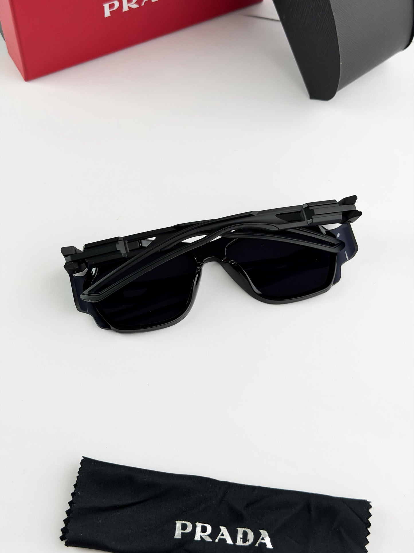 PRADA SUNGLASS
