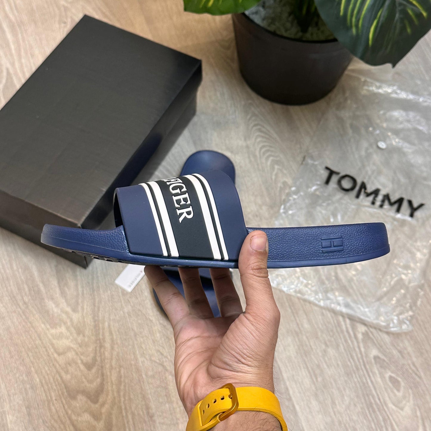 TOMMY HILFIGER SLIDES