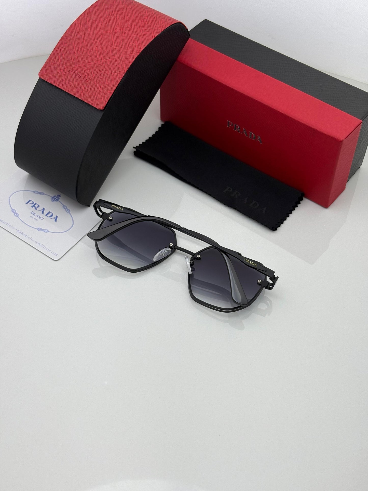 PRADA SUNGLASS