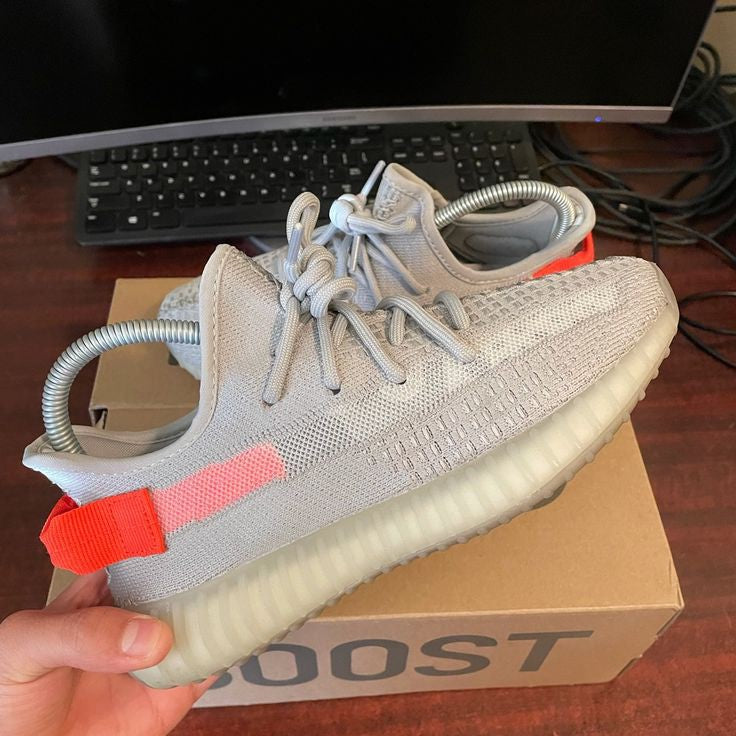 YEEZY BOOST 350V2 TAIL LIGHT