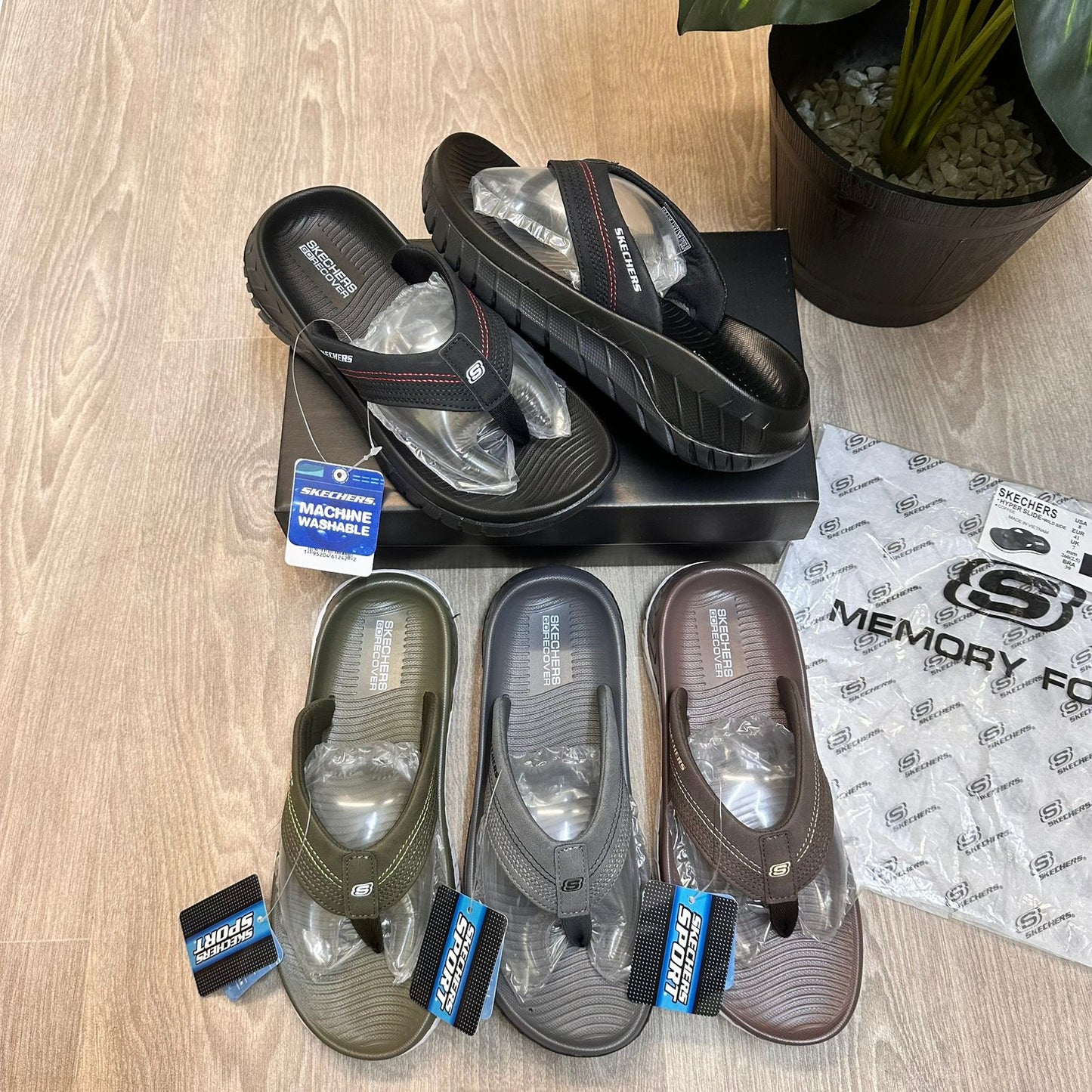 SKETCHERS GO RECOVER SANDAL