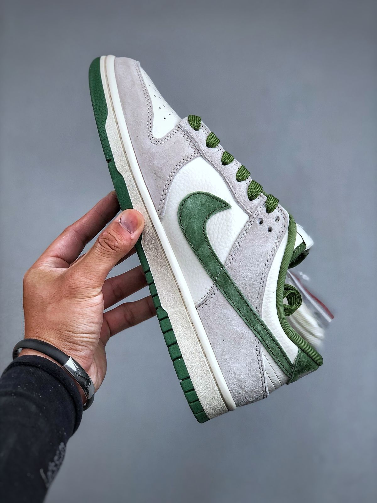 NIKE SB DUNK X STUSSY WHITE ARMY GREEN SUEDE
