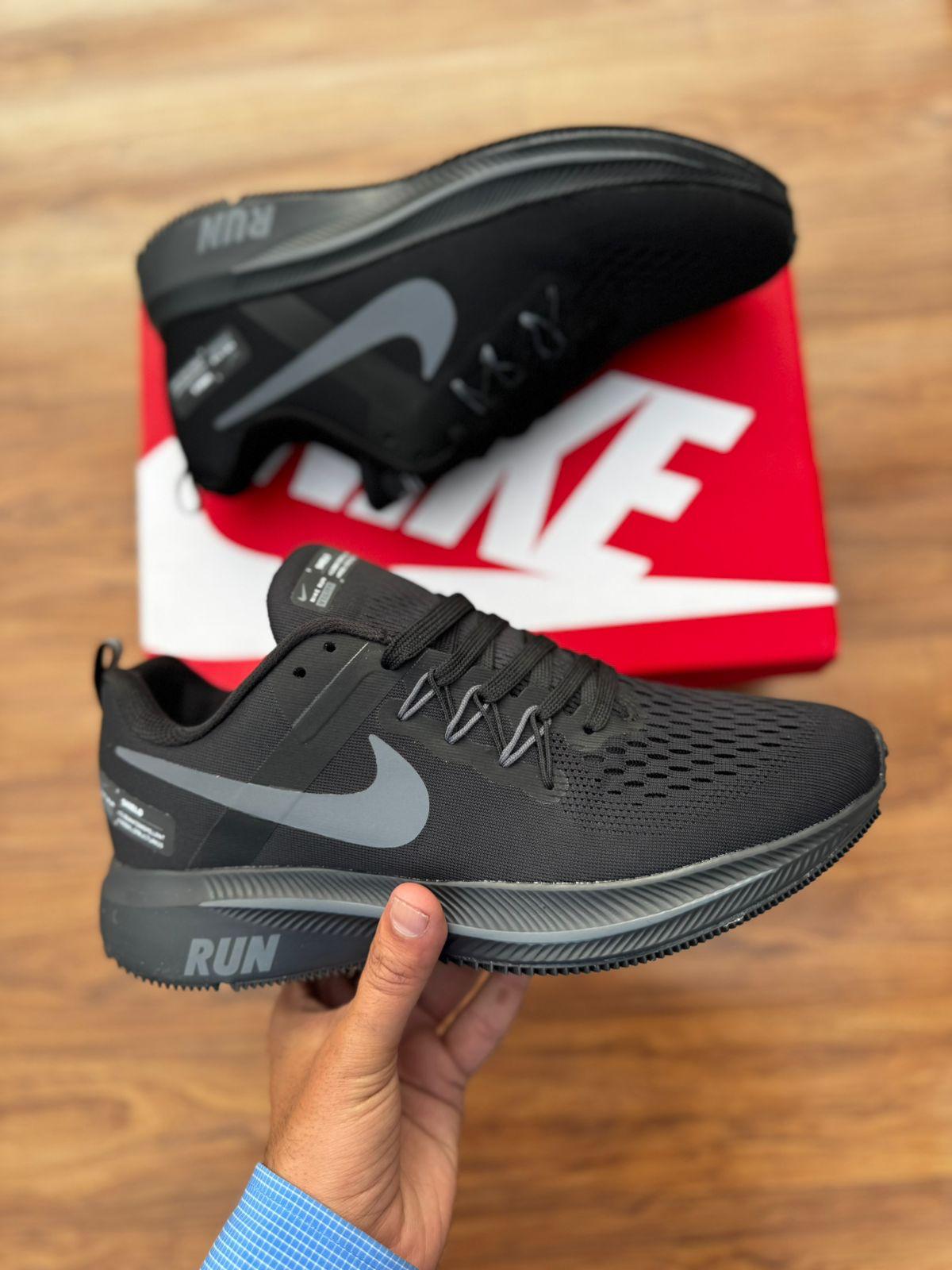 NIKE ZOOM RUN