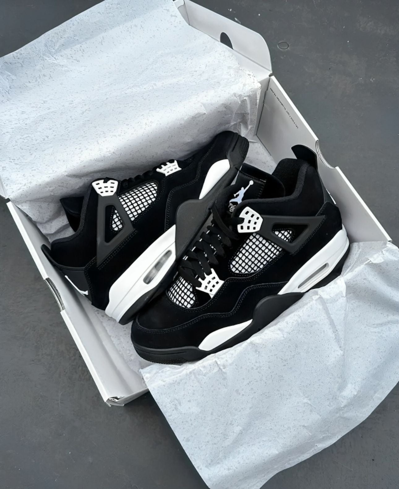 AIR JORDAN 4 WHITE THUNDER U.A