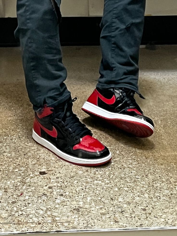 AIR JORDAN 1 HIGH PATENT BRED U.A