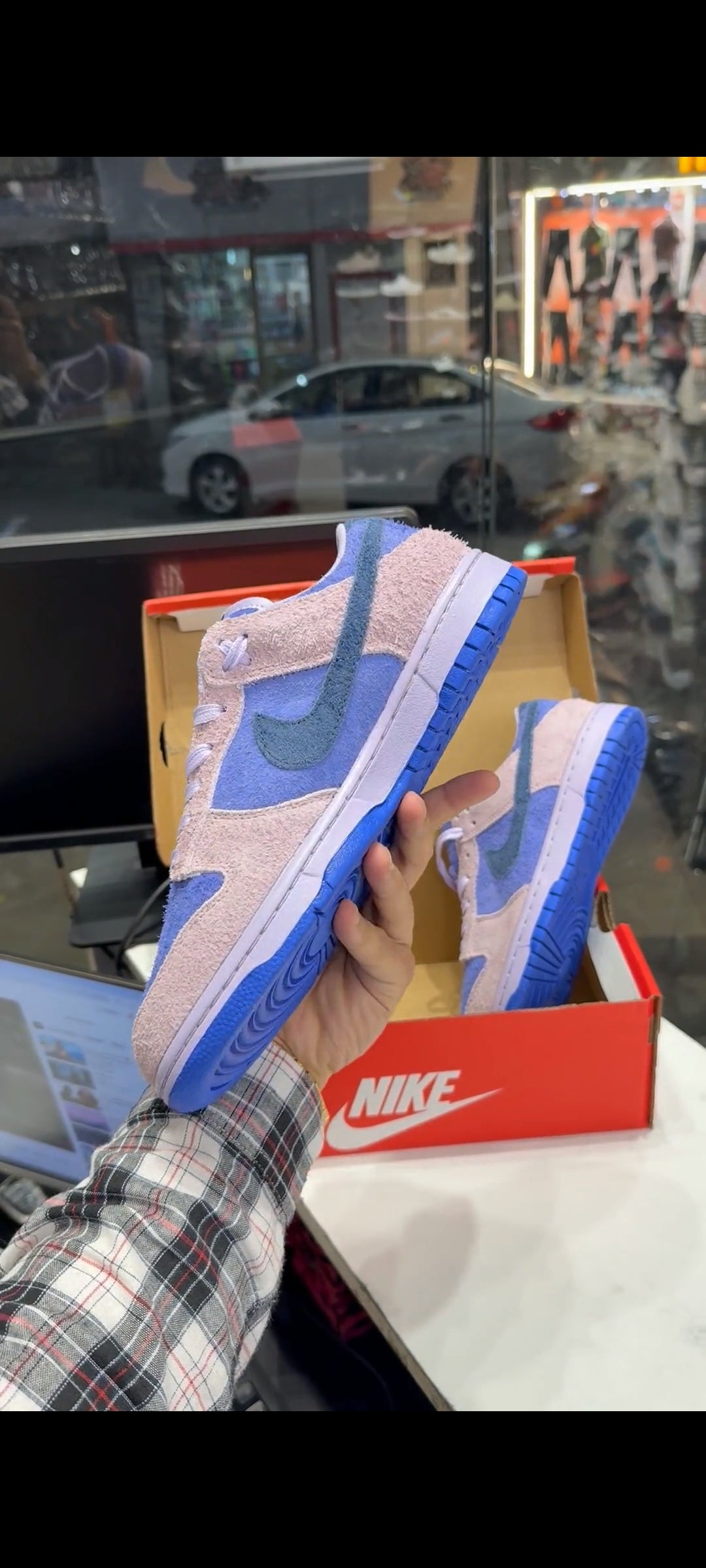 NIKE SB DUNK LOW HYDRANGEAS