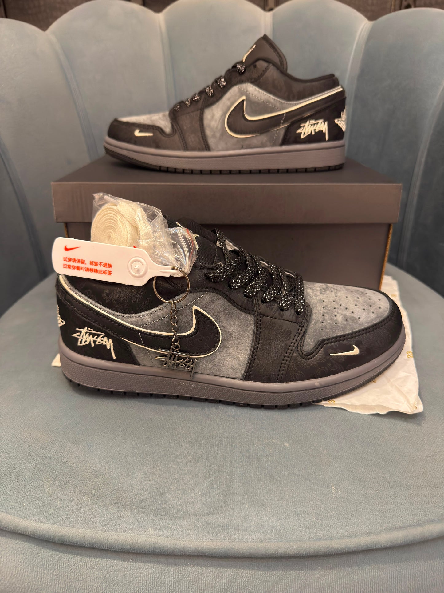 AIR JORDANS RETRO 1 LOWX STUSSY PHANTOM
