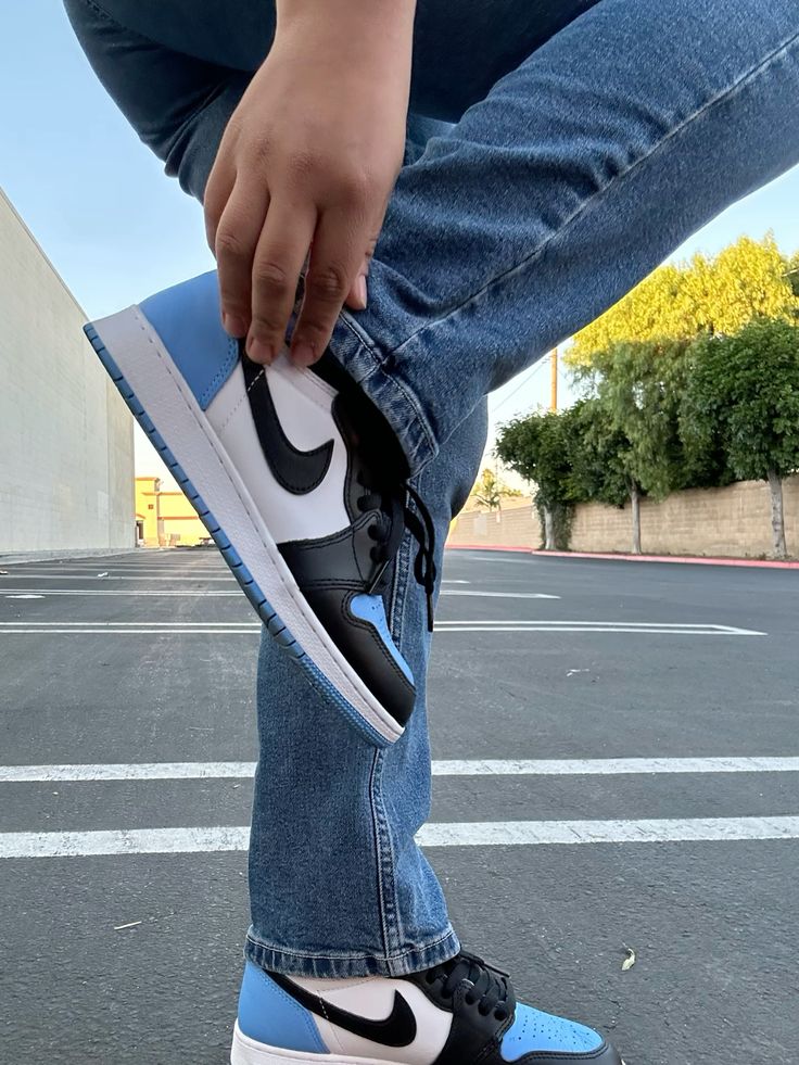 AIR JORDAN 1 HIGH UNC TOE