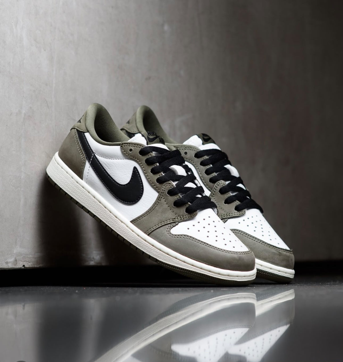 NIKE AIR JORDAN 1 LOW OG MEDIUM OLIVE