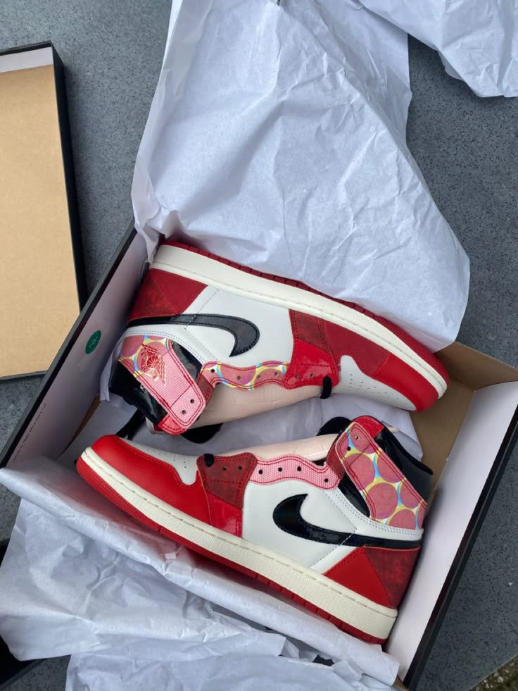 AIR JORDAN 1 x MARVEL SPIDERMAN ACROSS THE SPIDER VERSE U.A