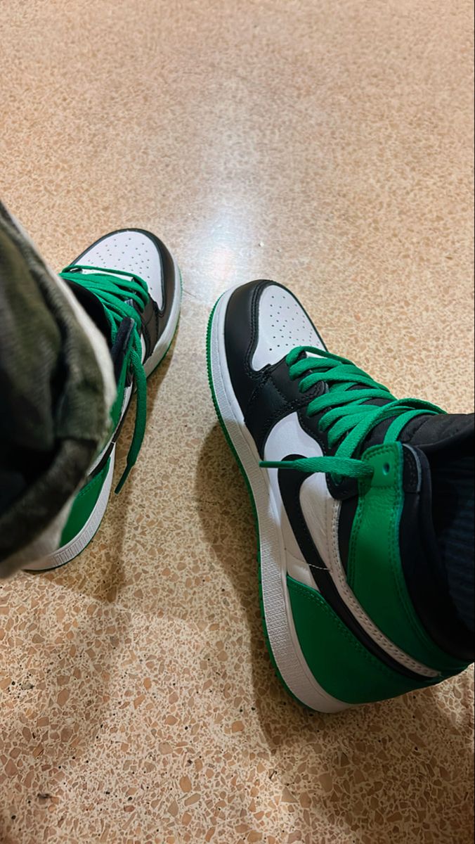 JORDAN 1 RETRO HIGH LUCKY GREEN U.A