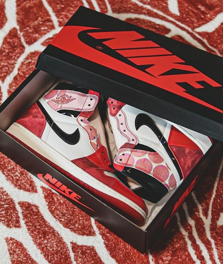 AIR JORDAN 1 x MARVEL SPIDERMAN ACROSS THE SPIDER VERSE U.A