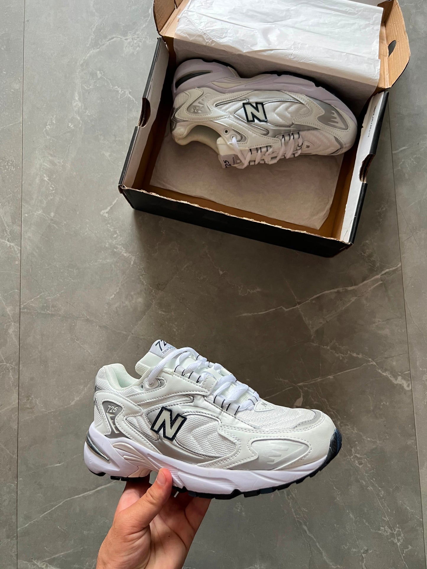 NEW BALANCE 725
