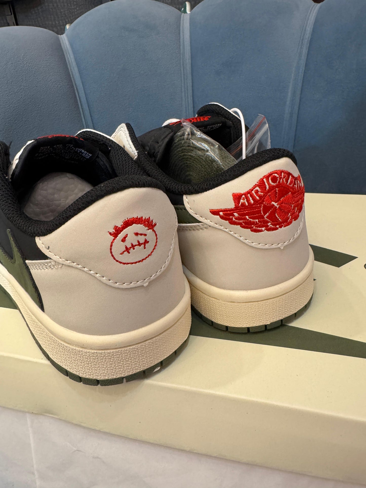 NIKE AIR JORDAN 1 LOW X TRAVIS SCOTT OLIVE
