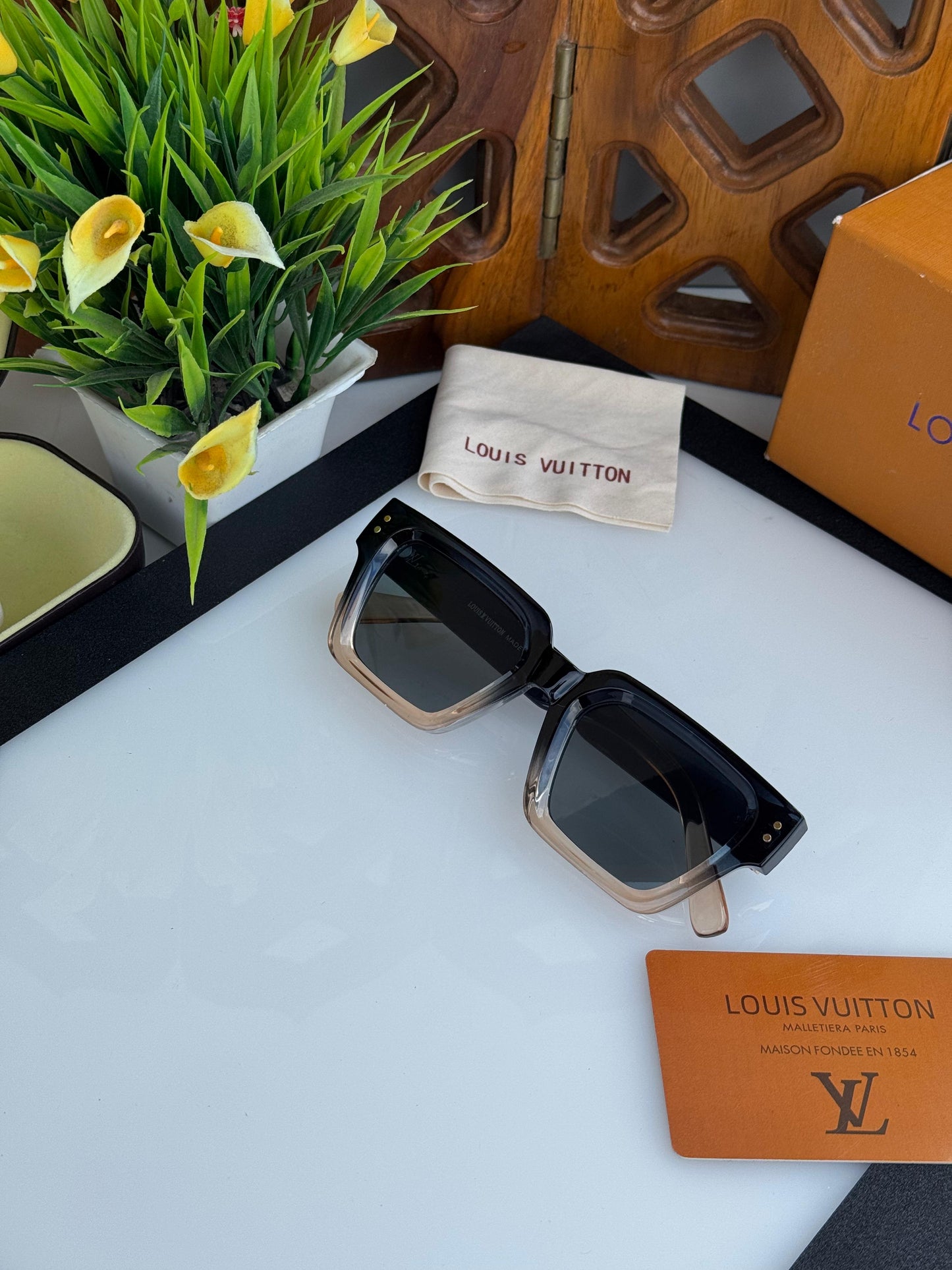 LOUIS VUITTON SUNGLASSES