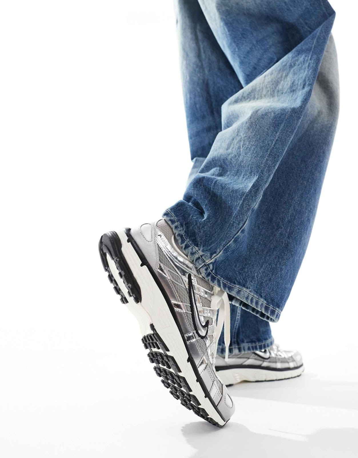 NIKE P 6000 TRAINER METALLIC