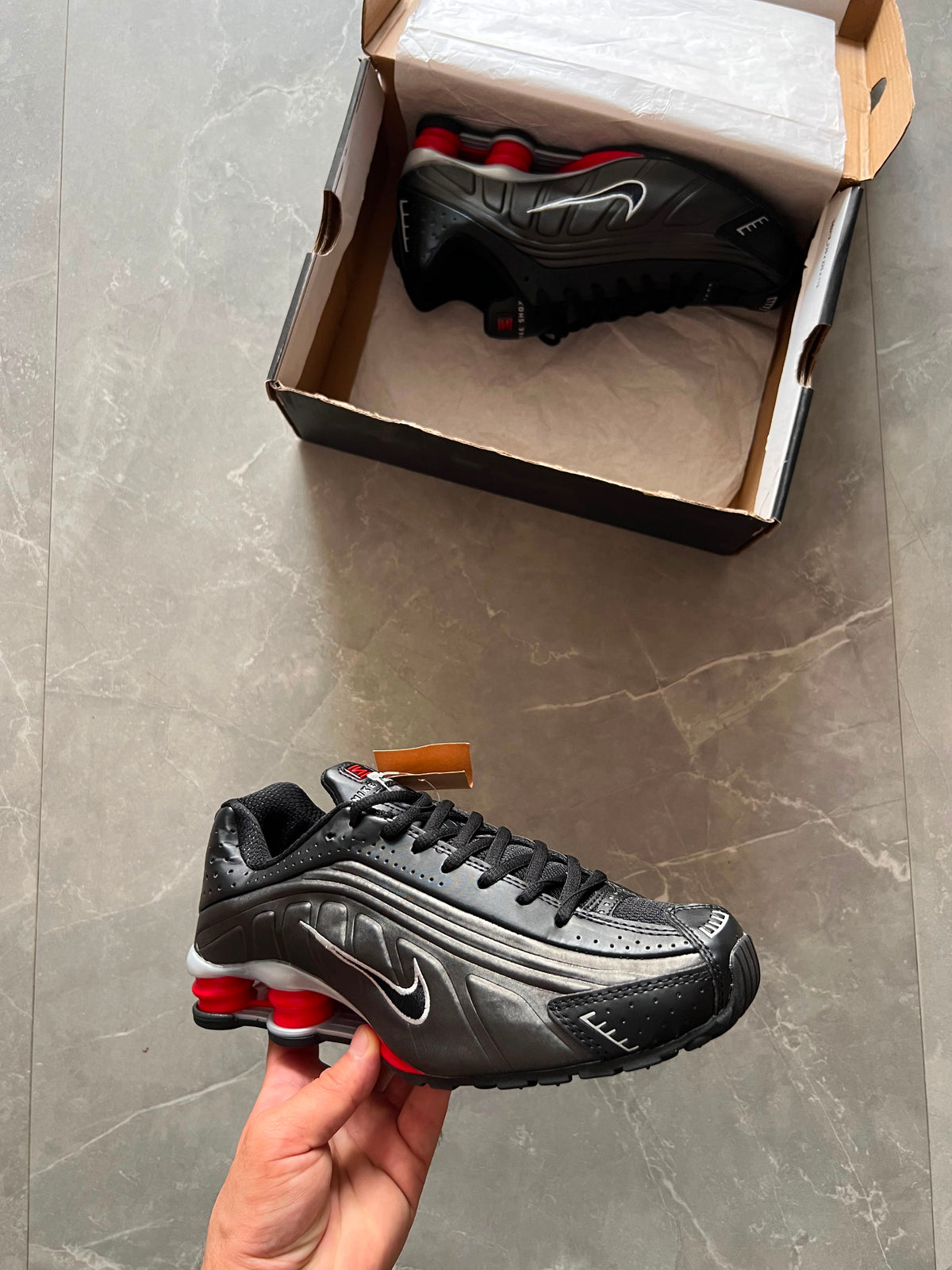 NIKE SHOX R4