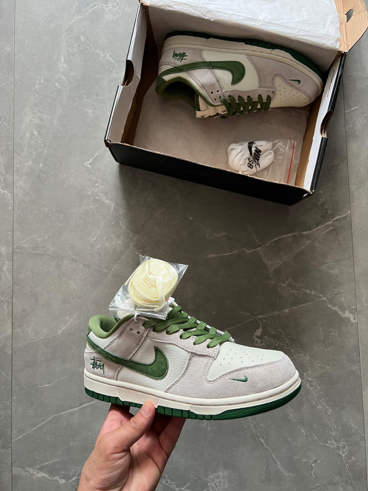 NIKE SB DUNK STUSSY