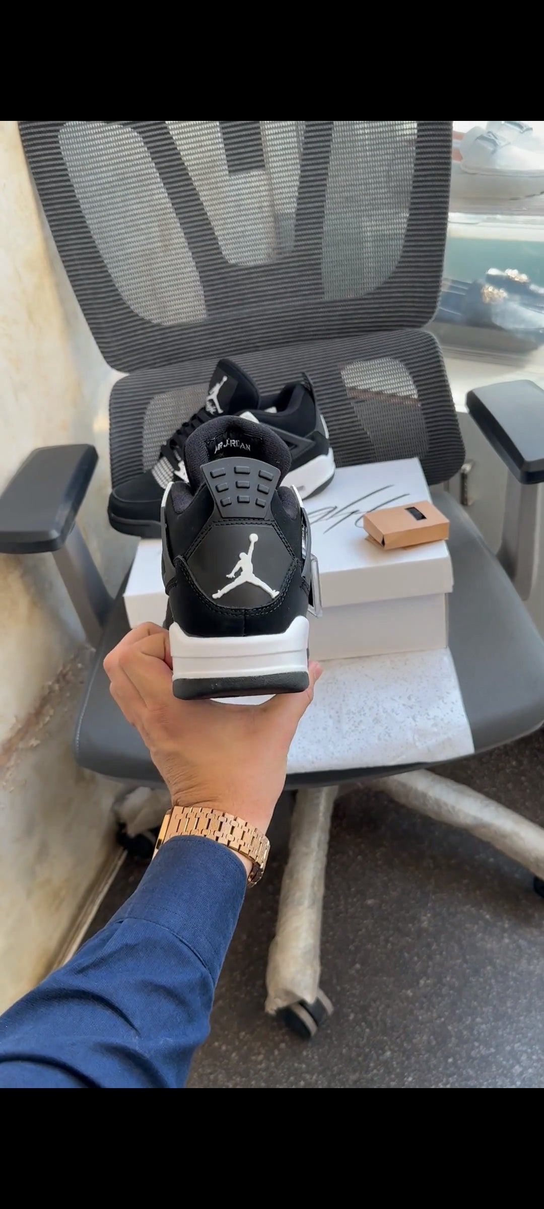 AIR JORDAN 4 WHITE THUNDER U.A