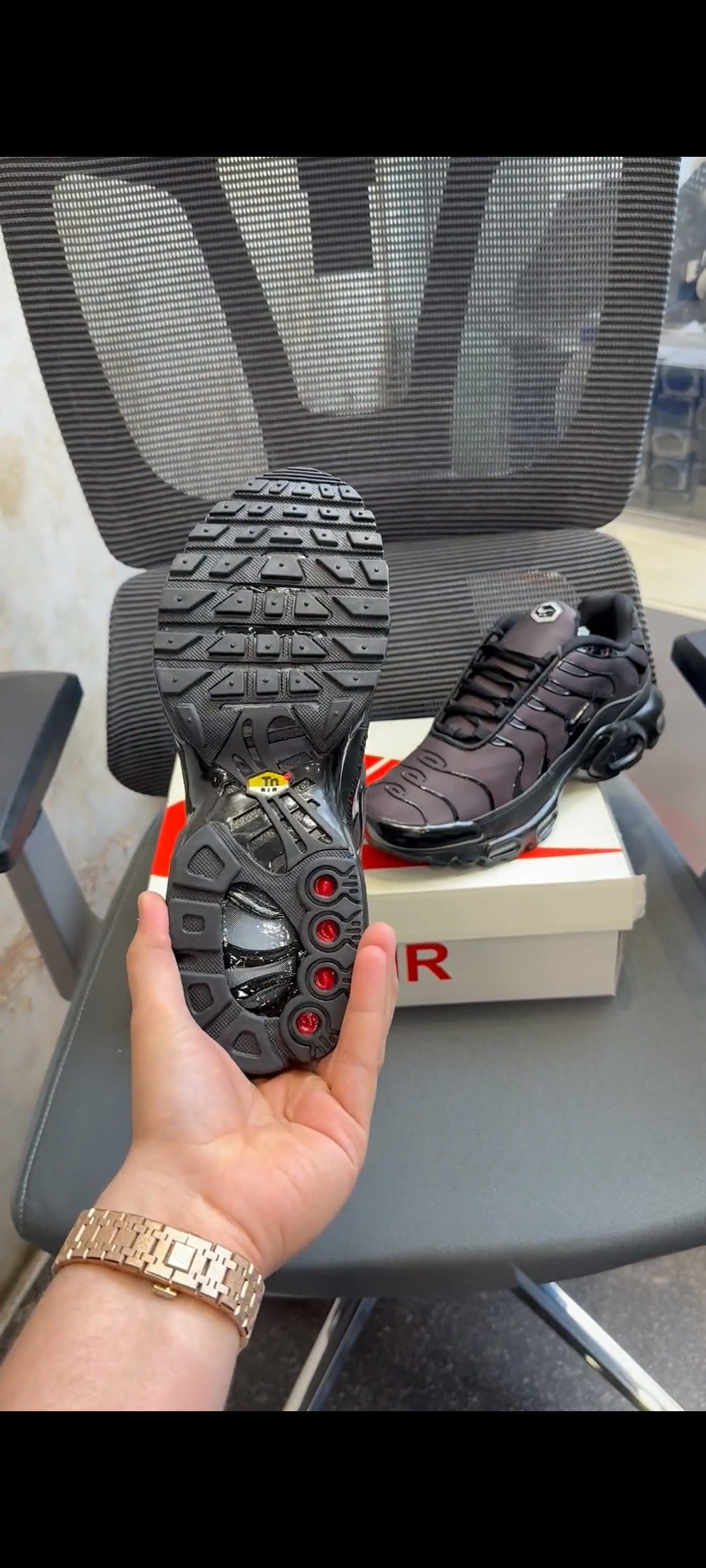 NIKE AIRMAX PLUS REFLECTS HEAT