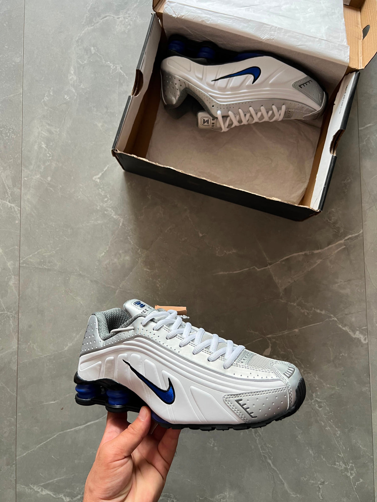 NIKE SHOX R4