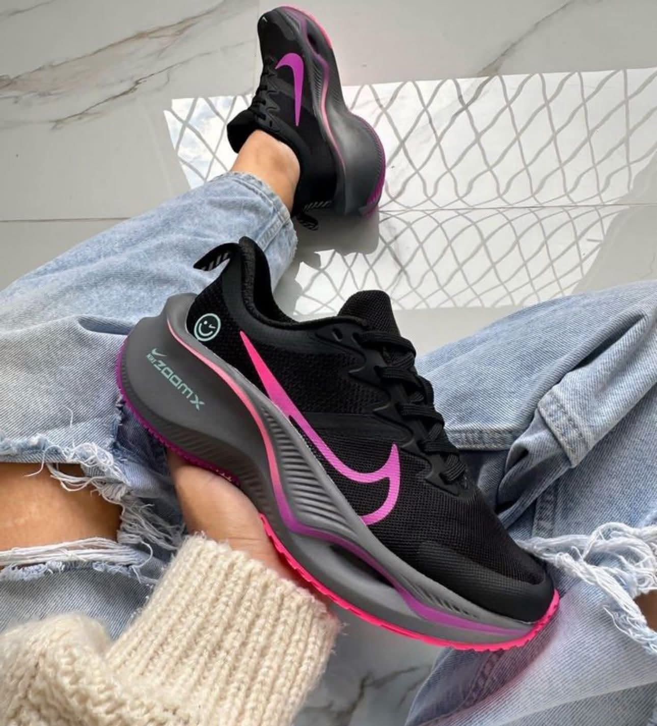 NIKE ZOOM X SMILEY