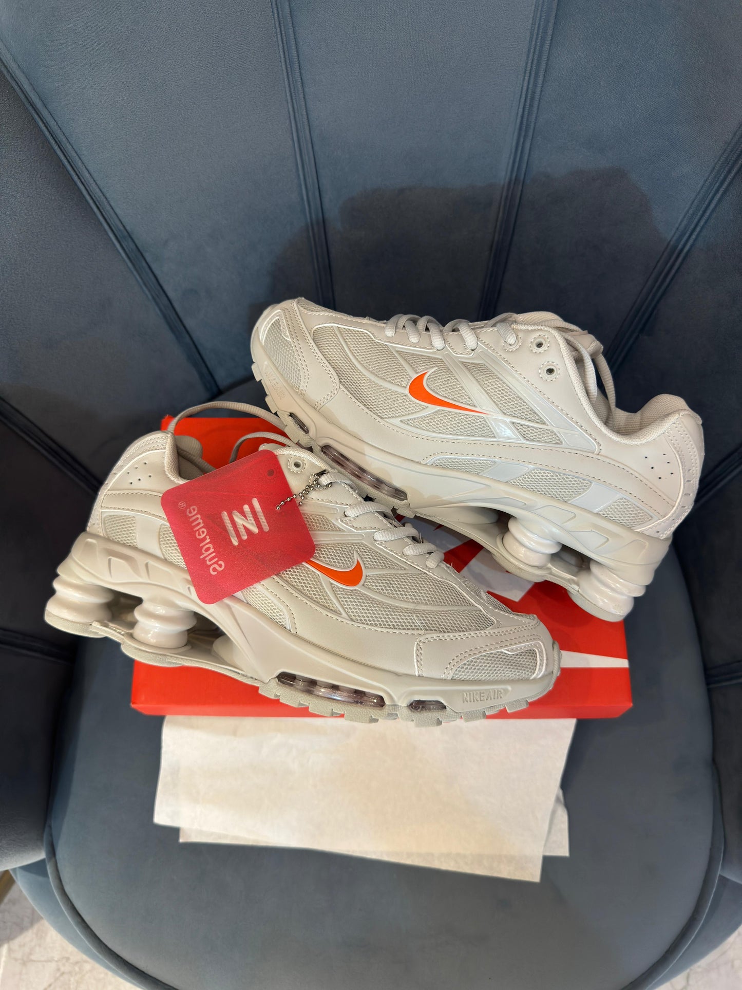 NIKE SHOX WHITE 2025