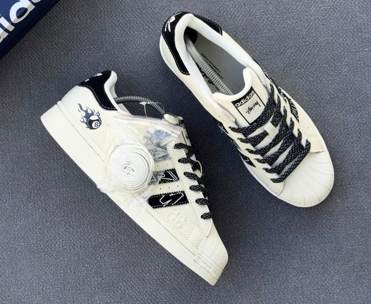 ADIDAS ORIGINALS SUPERSTAR X STUSSY BALL WITH KEYCHAIN