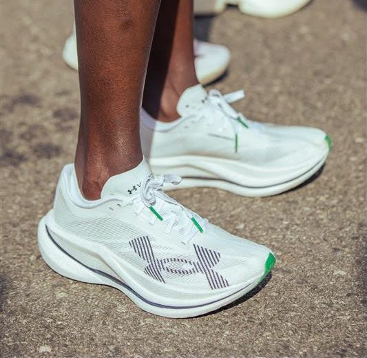 UNDER ARMOUR VELOCITY ELITE RUNNING SHOE