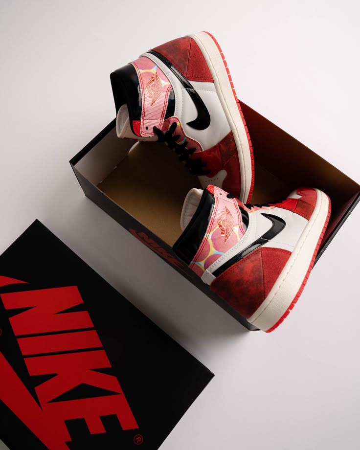 AIR JORDAN 1 x MARVEL SPIDERMAN ACROSS THE SPIDER VERSE U.A