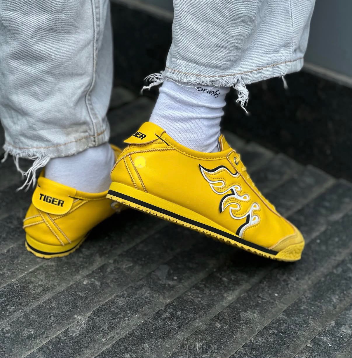 ONITSUKA TIGER SNEAKERS SD FIRE YELLOW