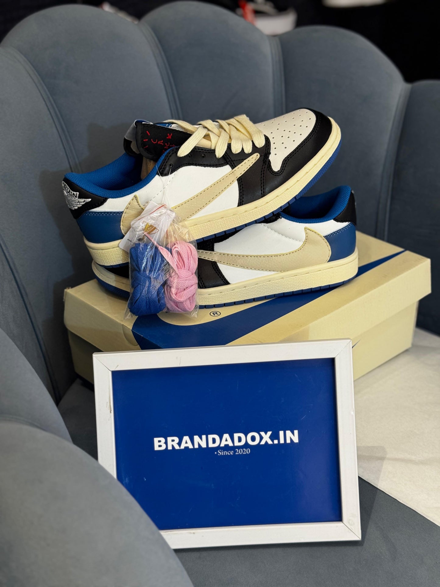 JORDAN 1 LOW FRAGMENT DESIGN X TRAVIS SCOTT