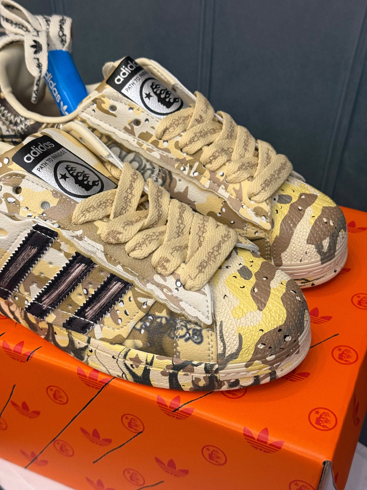 ADIDAS SUPERSTAR HELLSTAR DESART